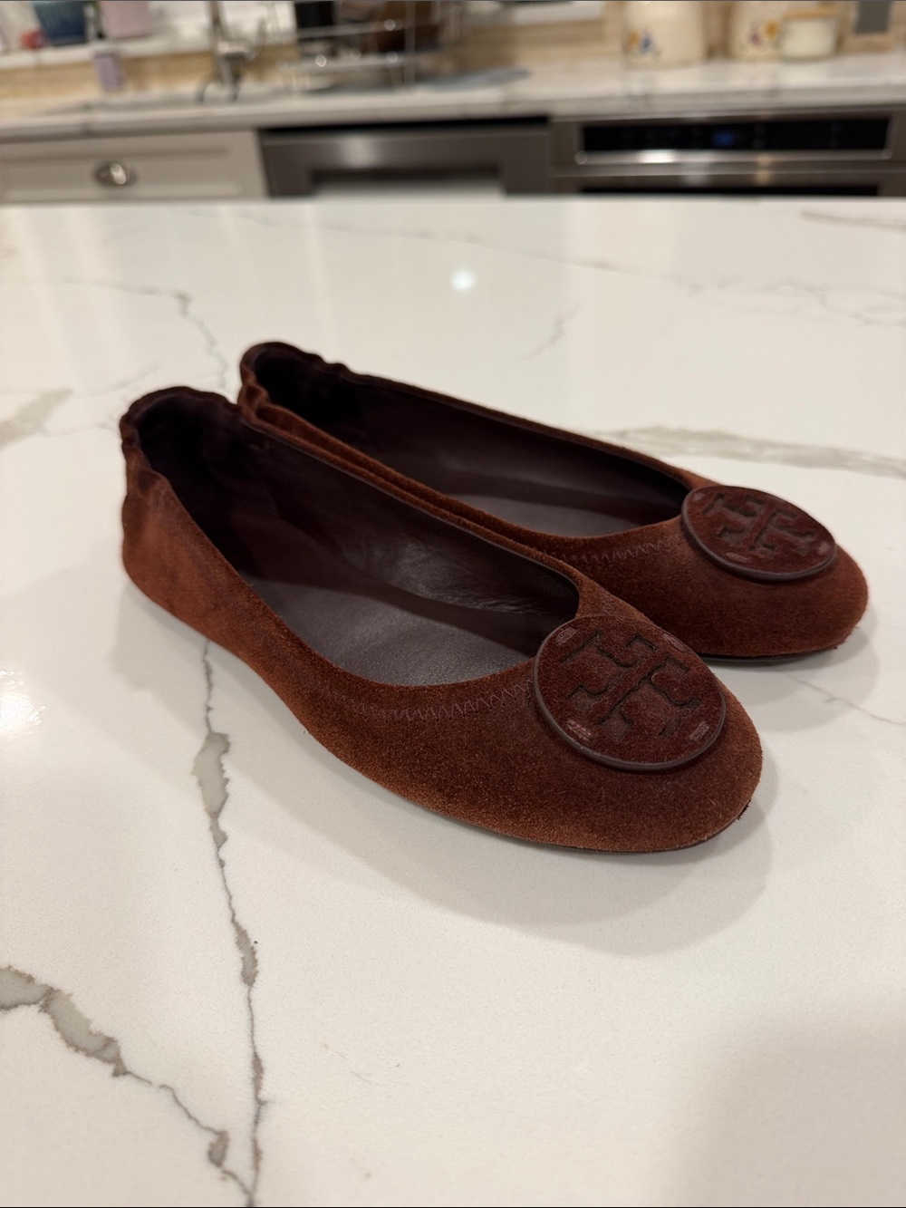 Tory Burch Chestnut Brown Suede Logo Ballet Flats - Picture 6 of 6